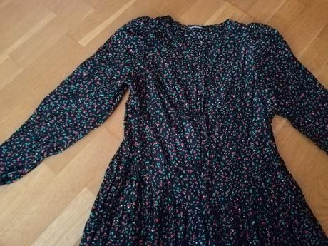 Šaty s potlačou, 38