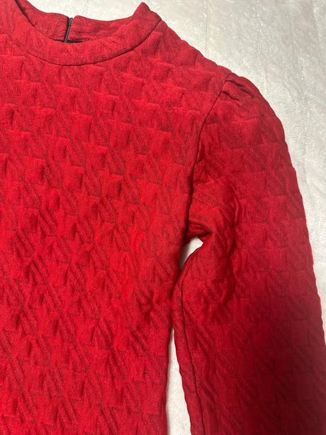 Červené šaty s nazberanými rukávmi magenta, l / m