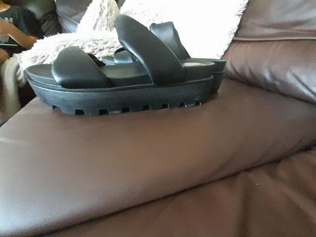 Pohodlné značkové šľapky-papuče na platforme, 40