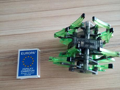 Roboticky pavúk., 