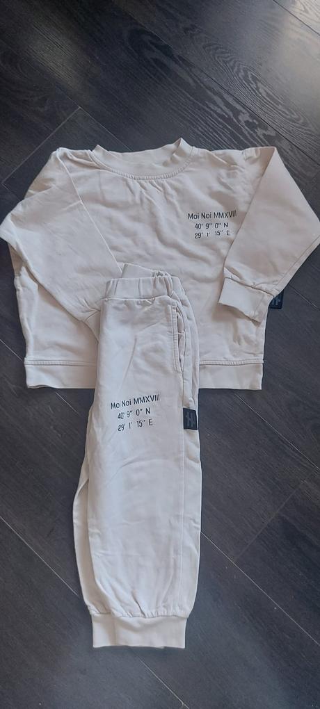 Mikina a teplaky, 110