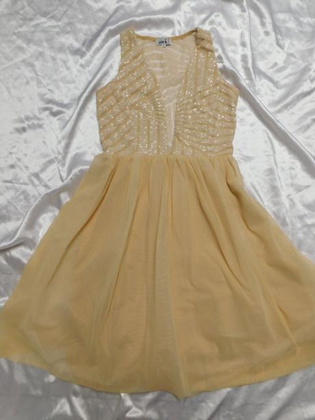 Velmi pekne šaty na slavnost, 38