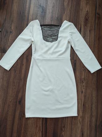 Puzdrové saty vzadu s korálkami, s