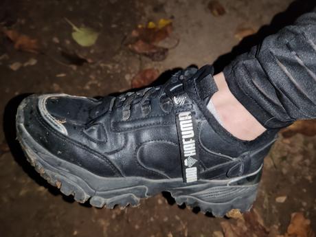 Tenisky sú nepoškodené, 37