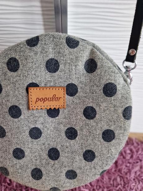 Okrúhla kabelka slovenskej značky, 