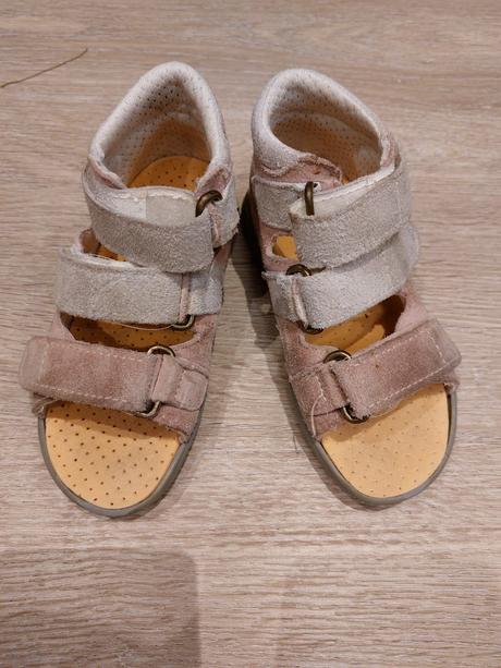 Kožené sandalky, 26