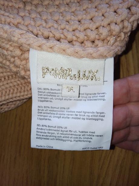 Čiapka, pompdelux,56