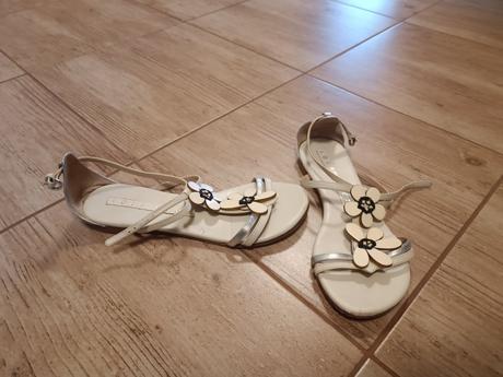 Sandálky s kvetmi, 36