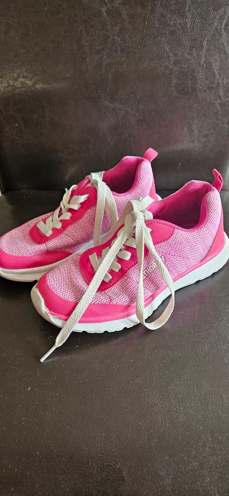 Dievčenské tenisky, authority,32