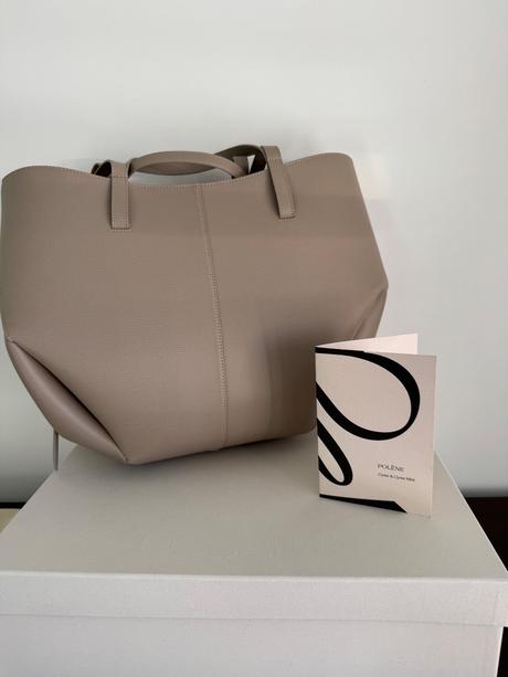 Kabelka poléne cyme,