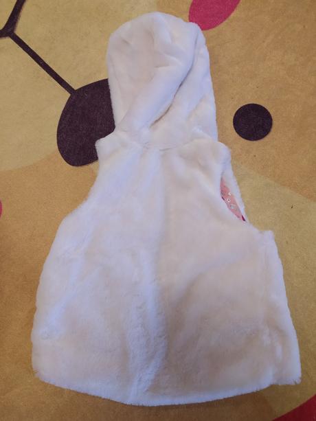 Krásna vesta s vreckami a kapucňou, 86