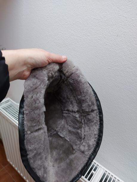 Klobuk s kožušinou, l