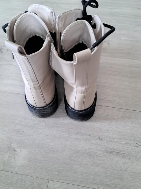 Vysoké snurovacky, 40
