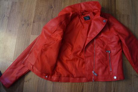 Červena koženka, primark,158