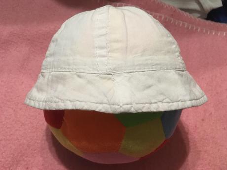 Klobúčiky na leto s motýlikom, pásikavý, 9 ks, rada,74