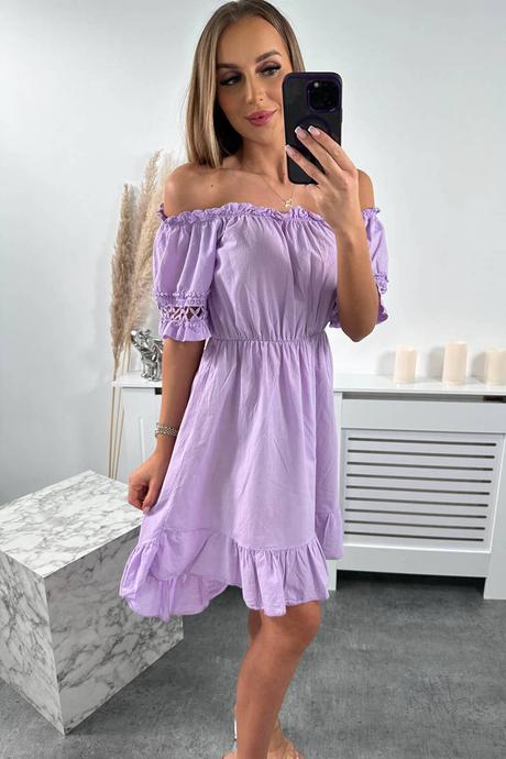 Fialové šaty s čipkou na rukáve, 