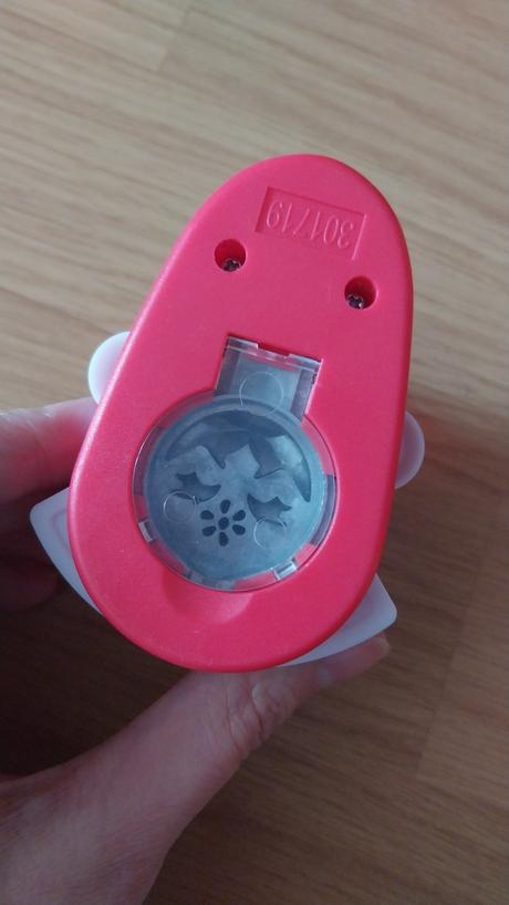 2 stredne vysekavacky na papier, 