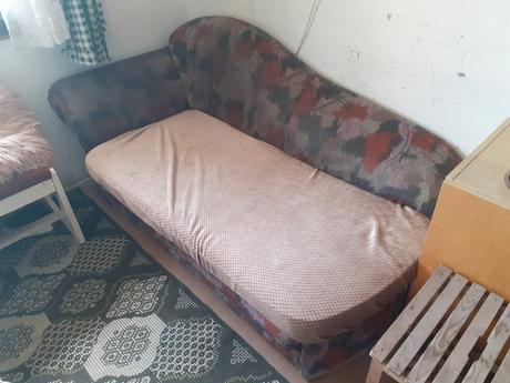 Starší rozkladací gauč,