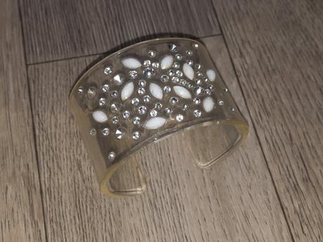 Dámske a dievčenské náramky,