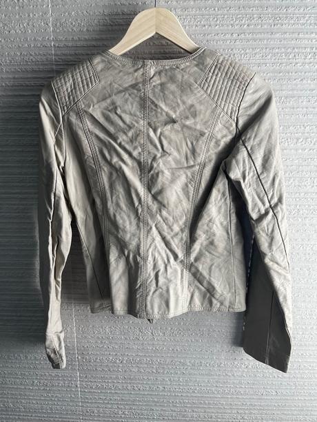 Koženka clockhouse, clockhouse,36