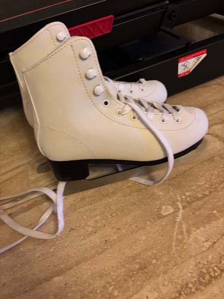 Dievčenské korčule na ľad, 35