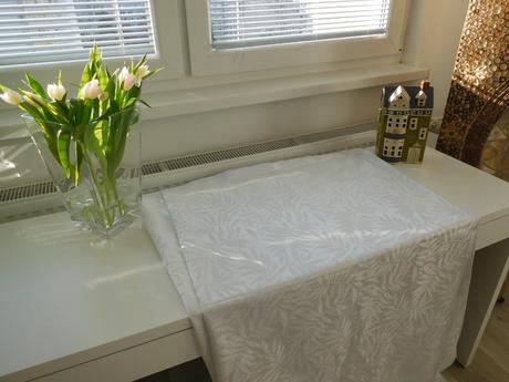 Závesy bielo perleťové vzorované, 