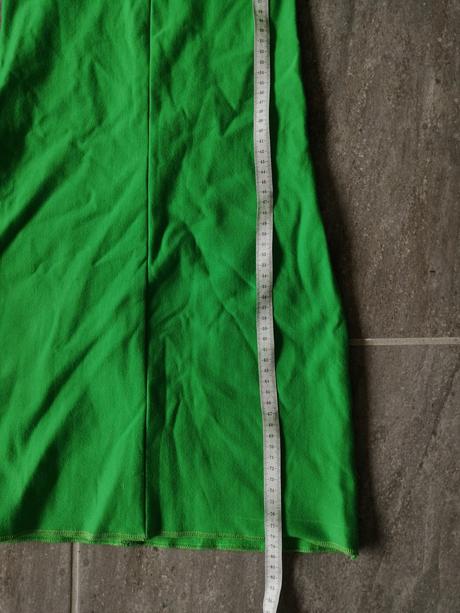 Jednoduché zelené šaty v140,9-10 r.,pružné, 140