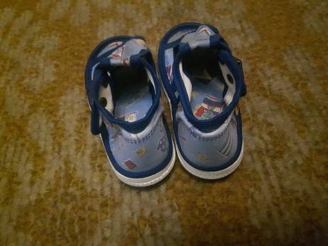 Modré sandáliky na doma, 25