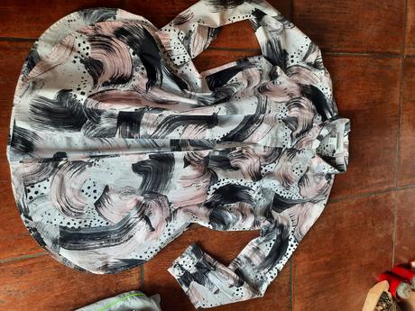 Zaujímavá kvalitná blúzka, m