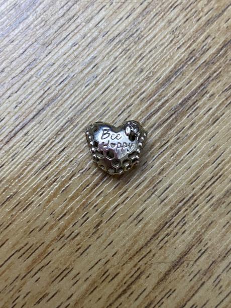 Pandora bee happy, pandora