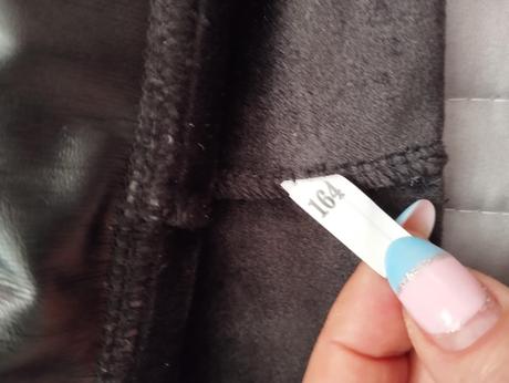 Koženkové legíny, 164