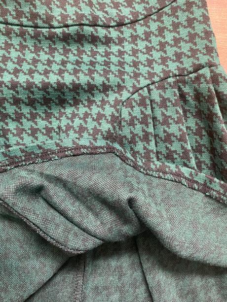 Sukna s kohutim vzorom, zara,140