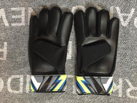 Fudbalove brankarske rukavice velkost 5, 