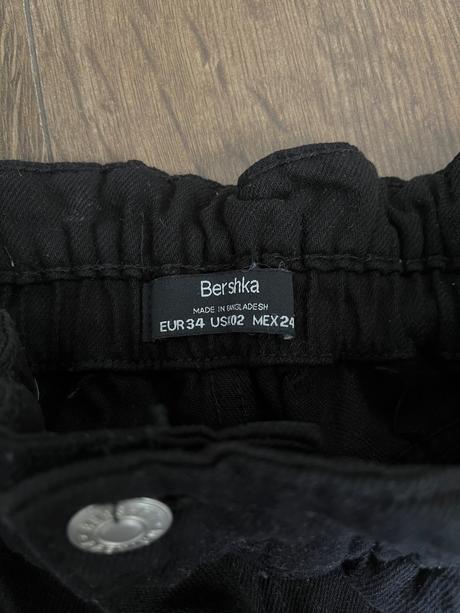 Dámske riflove kraťasy širokého strihu, bershka,34