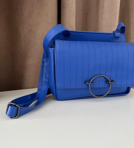 Dámska kabelka s nastaviteľným ramienkom, avon