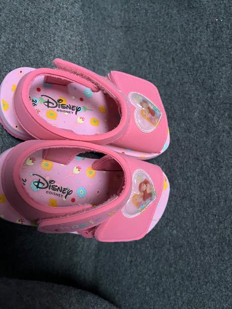 Sandálky, sinsay,26