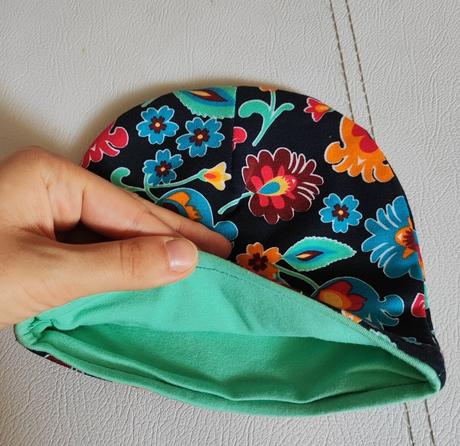 Handmade obojstranná čiapočka, 68