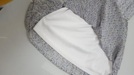 Kvetinové šaty  s plisovanou  suknou, s