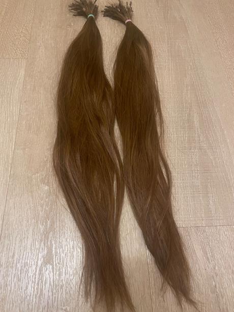 Hnede prirodne vlasy, 