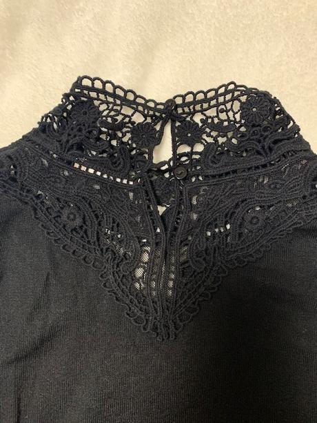 Svetrík s čipkovaným výstrihom a stojačikom orsay, orsay,m / s