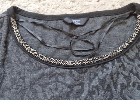 Elegantne tricko s ornamentmi a ozdobnym vystrihom, f&f,38