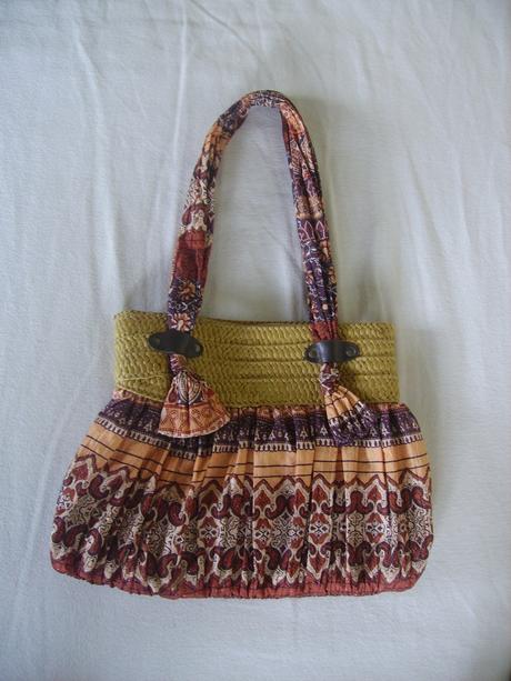 Hnedá kabelka s orientálnym vzorom a prútenou časť, 