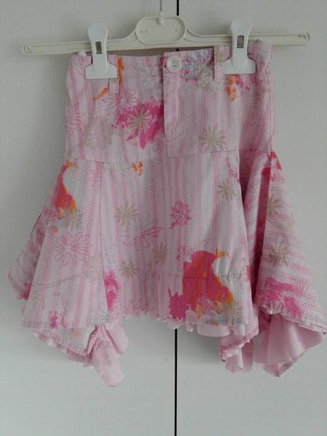 Sukienka ruzovobiela, vel 122, s cipmi na bokoch, 122