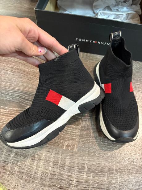 Tommy hilfiger nazuvacie tenisky č.30, tommy hilfiger,30