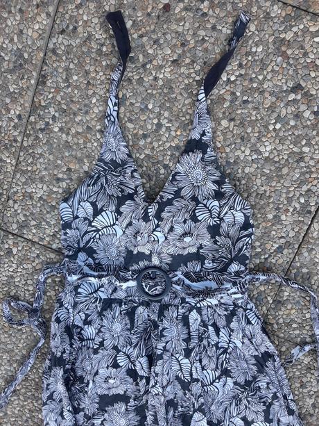 Zlava. šaty here there velk. 152., 152