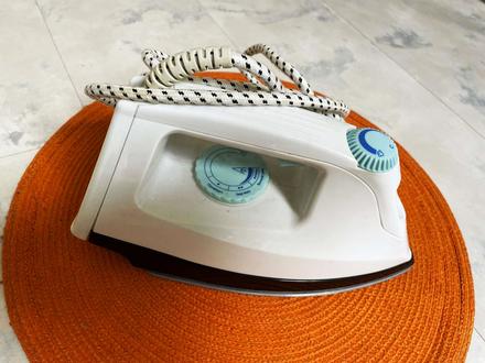 Mini cestovná naparovacia žehlička, 