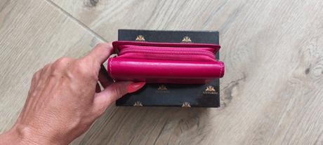 Dámska peňaženka, 