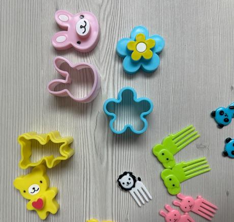 Vykrajovačky a vidličky napichovačky detský motív,