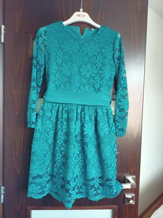 Čipkované šaty, 152