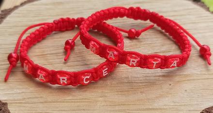 Náramky s  menami  alebo iniciálami, 